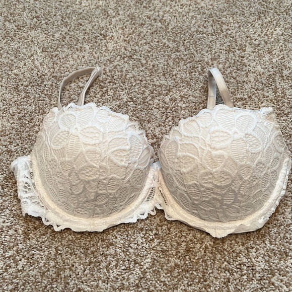 Beautiful white Date Push Up - Picture 1 of 4